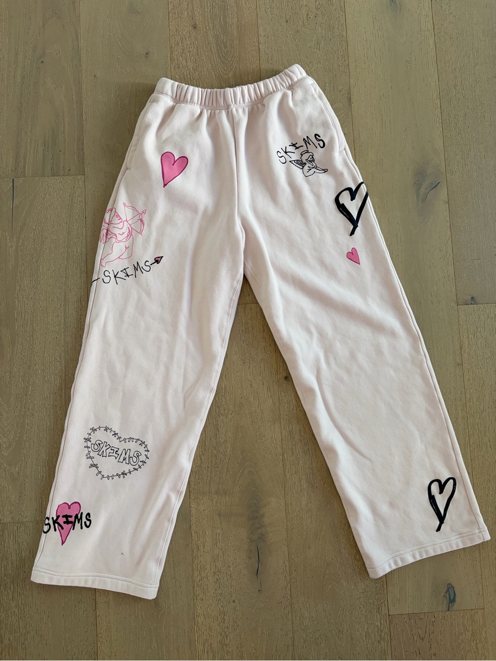 SKIMS Rare Limited Edition Light Pink Graffiti Sweatpants sz M